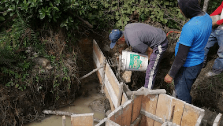Construcción de sistema de agua en Perú